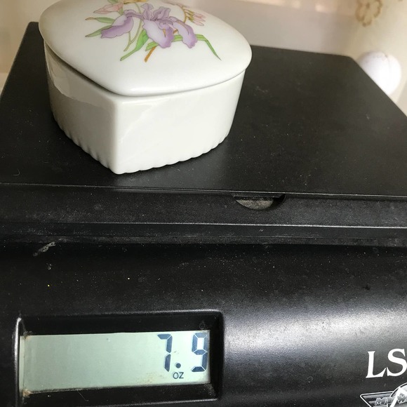 Porcelain Heart Trinket Box Lillies and Butterfly Design 3'x3' for Rings Perfect - Picture 10 of 10